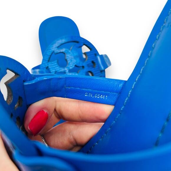 Tory Burch Tejus Embossed Leather Miller Sandal Bright Tropical Blue 5.5 Women’s - Picture 8 of 12